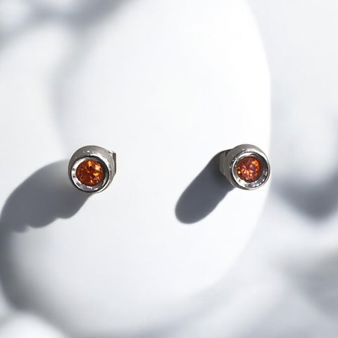 Brinco com Ponto de  Luz Laranja Brinco com Ponto de  Luz Laranja
