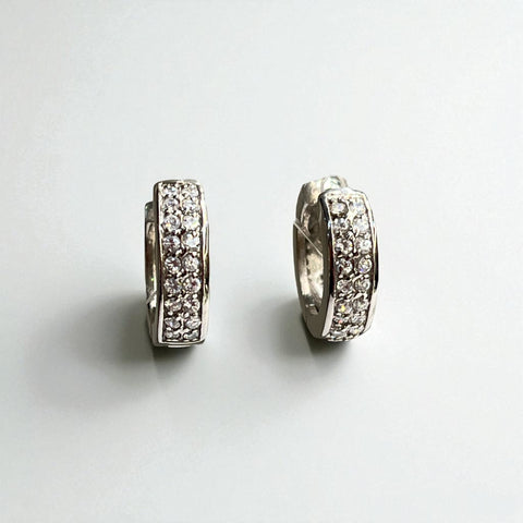 Brinco Argola com 2 Fileiras de Zirconia Brinco Argola com 2 Fileiras de Zirconia