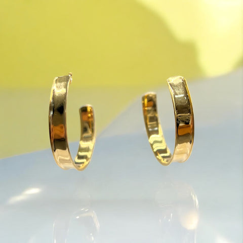 Brinco Argola Grande com Relevo nas laterais Brinco Argola Grande com Relevo nas laterais