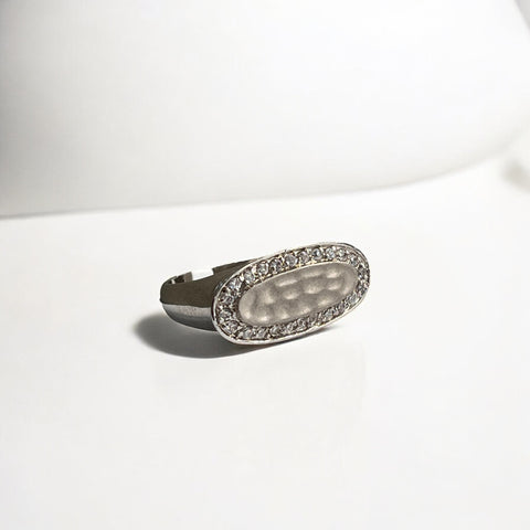 Anel Oval Fosco Cravejado com Zircônia Anel Oval Fosco Cravejado com Zircônia