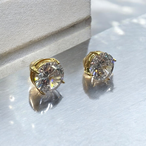 Brinco Zircônia Ponto de Luz com 4 Garras Brinco Zircônia Ponto de Luz com 4 Garras