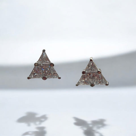 Brinco Triangular Quatro Pedras Zircônia